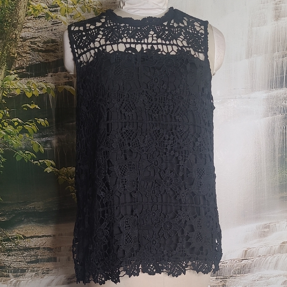 Maurices Womens plus Black Dressy Doily Lace Sleeveless Top Keyhole Pleated Back